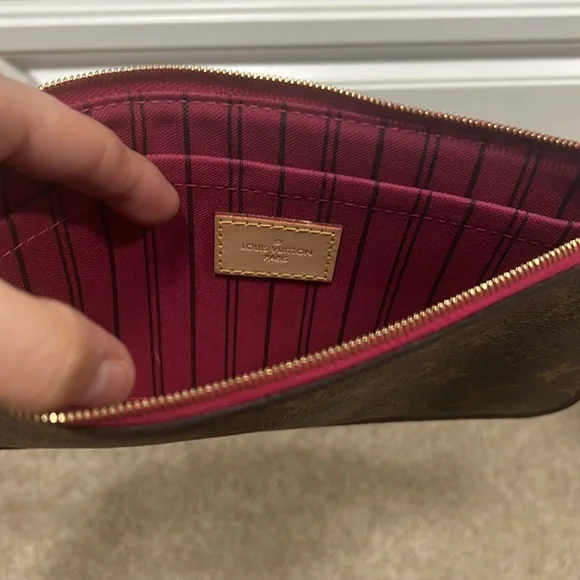 Authentic Louis Vuitton Monogram Neverfull Pochette - Picture 4 of 9